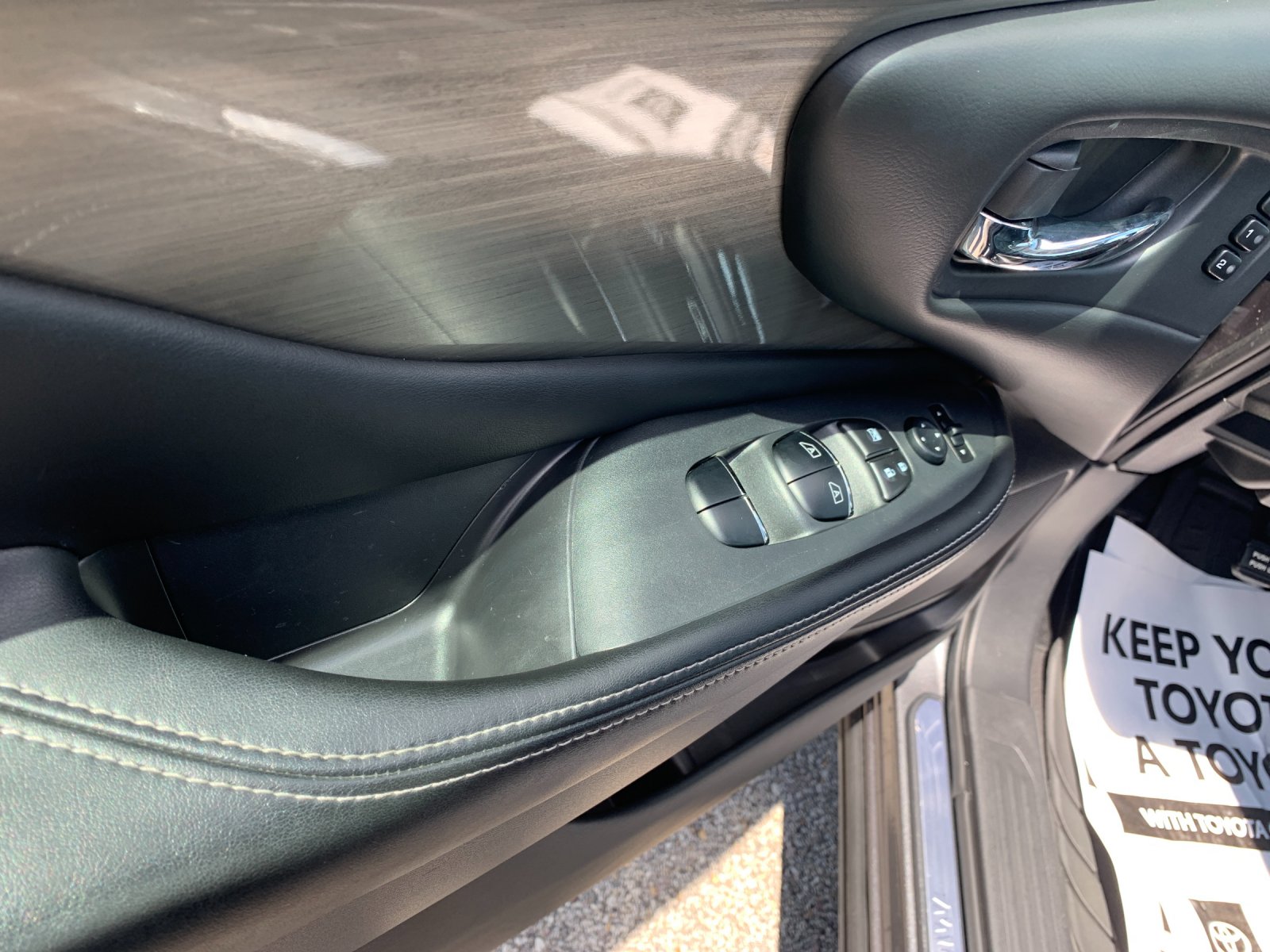 Used 2018 Gray Nissan SL image 13