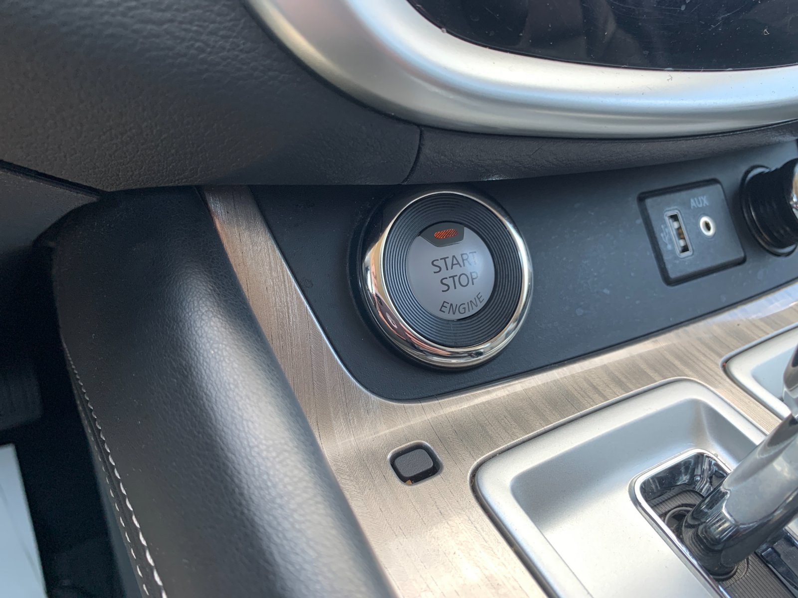 Used 2018 Gray Nissan SL image 24
