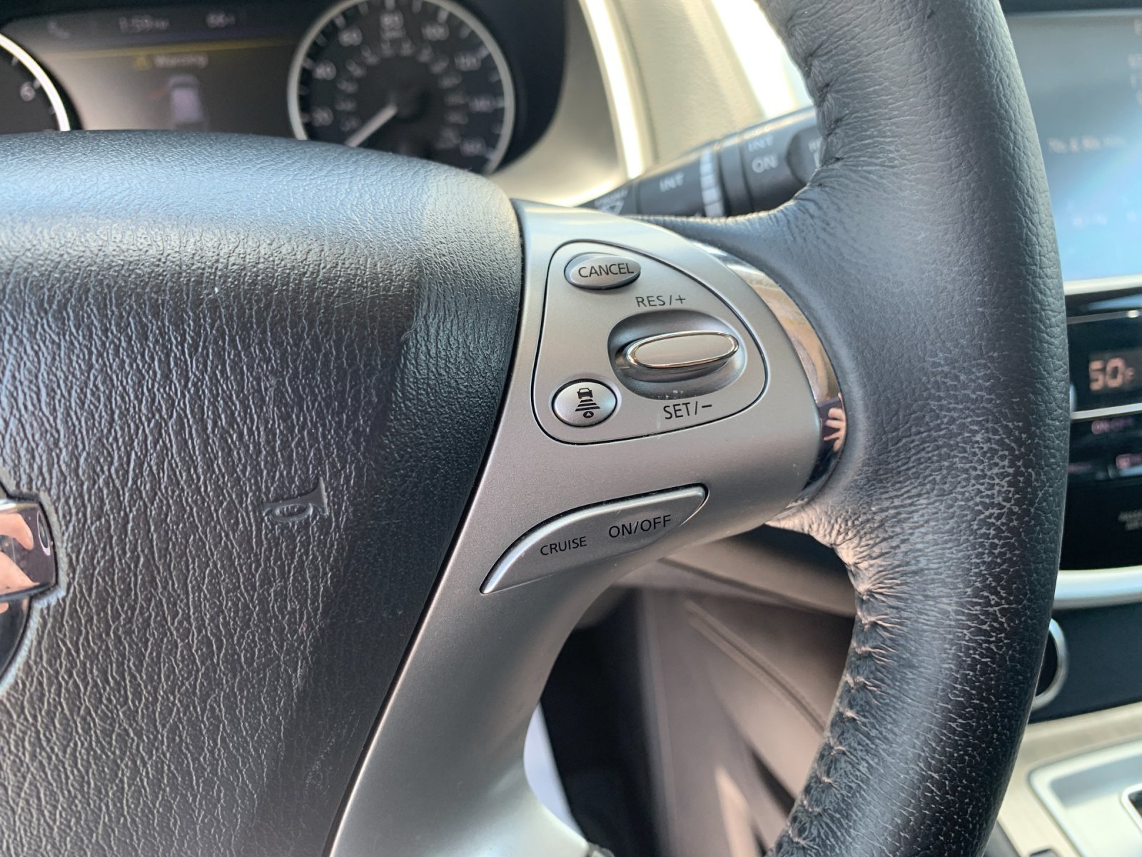 Used 2018 Gray Nissan SL image 27