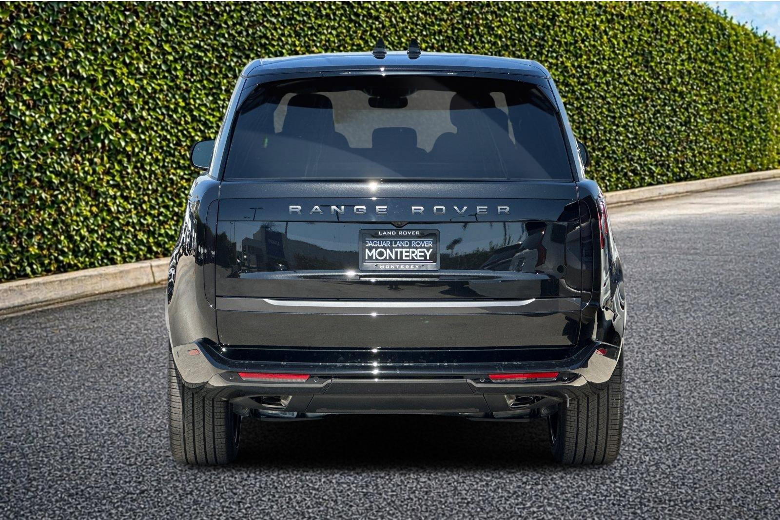 New 2026 Santorini Black Land Rover SE image 5