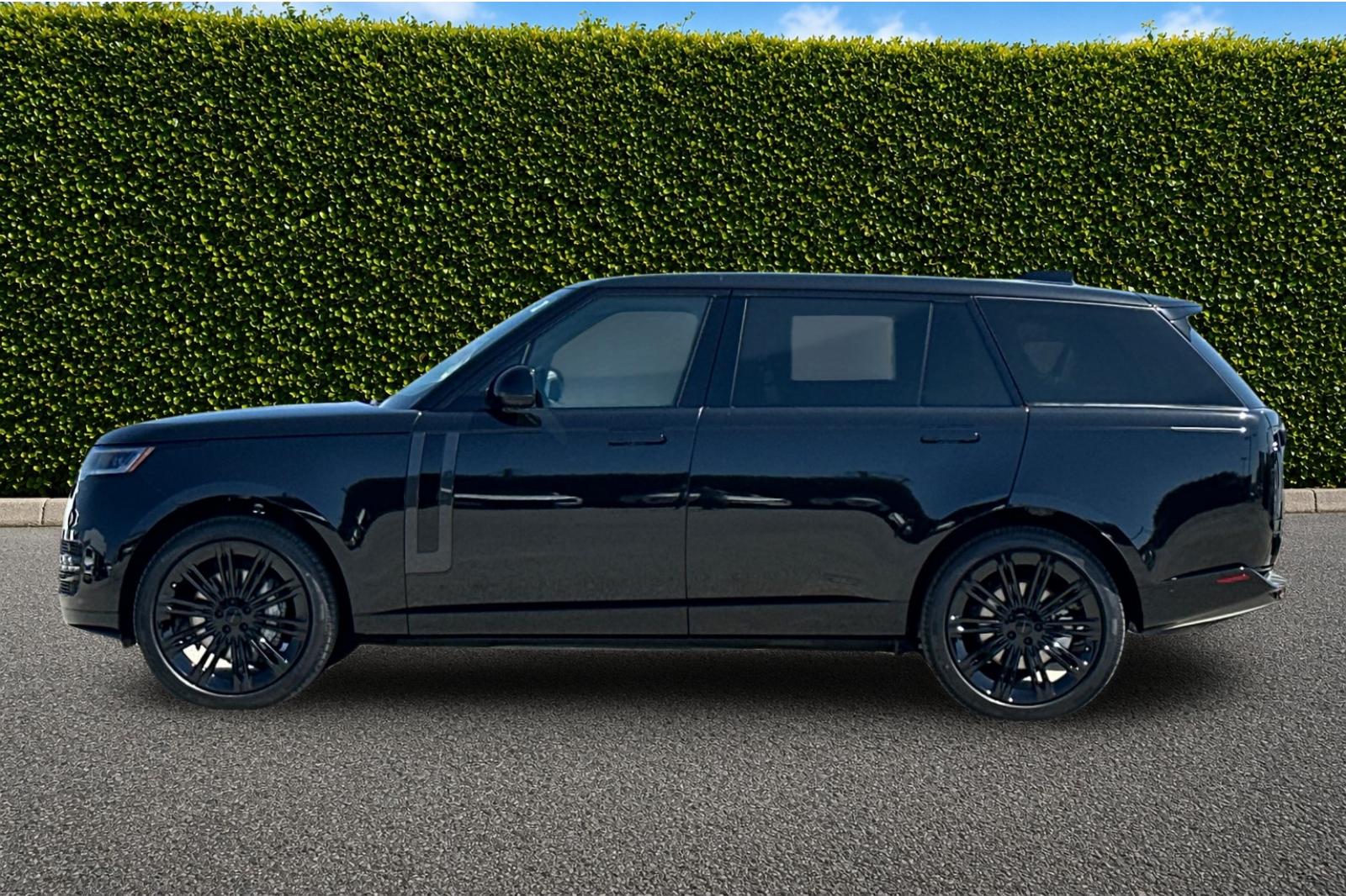 New 2026 Santorini Black Land Rover SE image 3