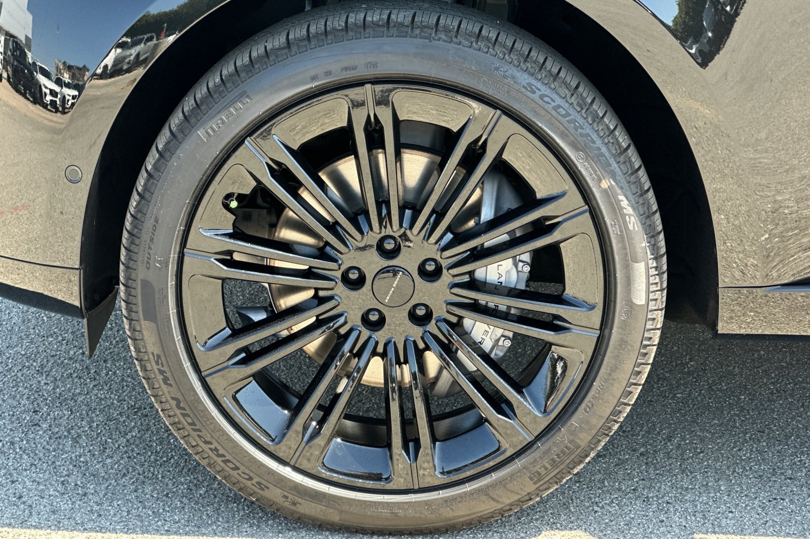 New 2026 Santorini Black Land Rover SE image 26