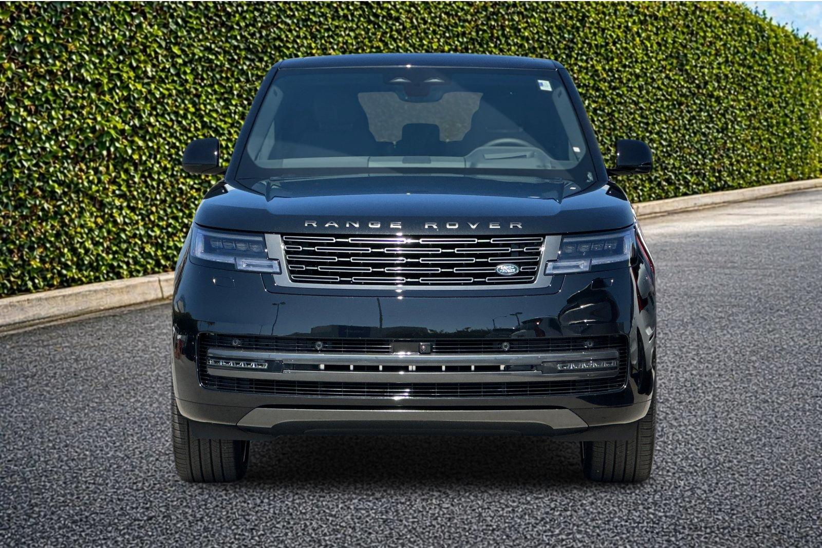 New 2026 Santorini Black Land Rover SE image 9