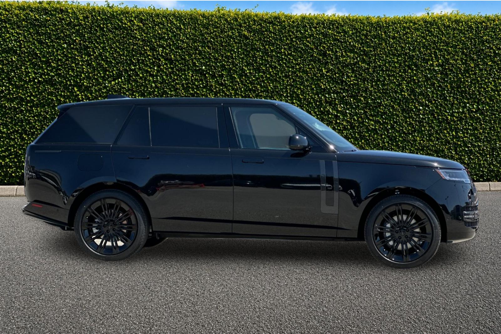 New 2026 Santorini Black Land Rover SE image 7