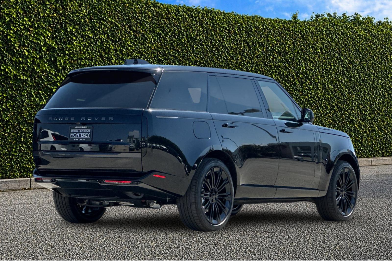 New 2026 Santorini Black Land Rover SE image 6