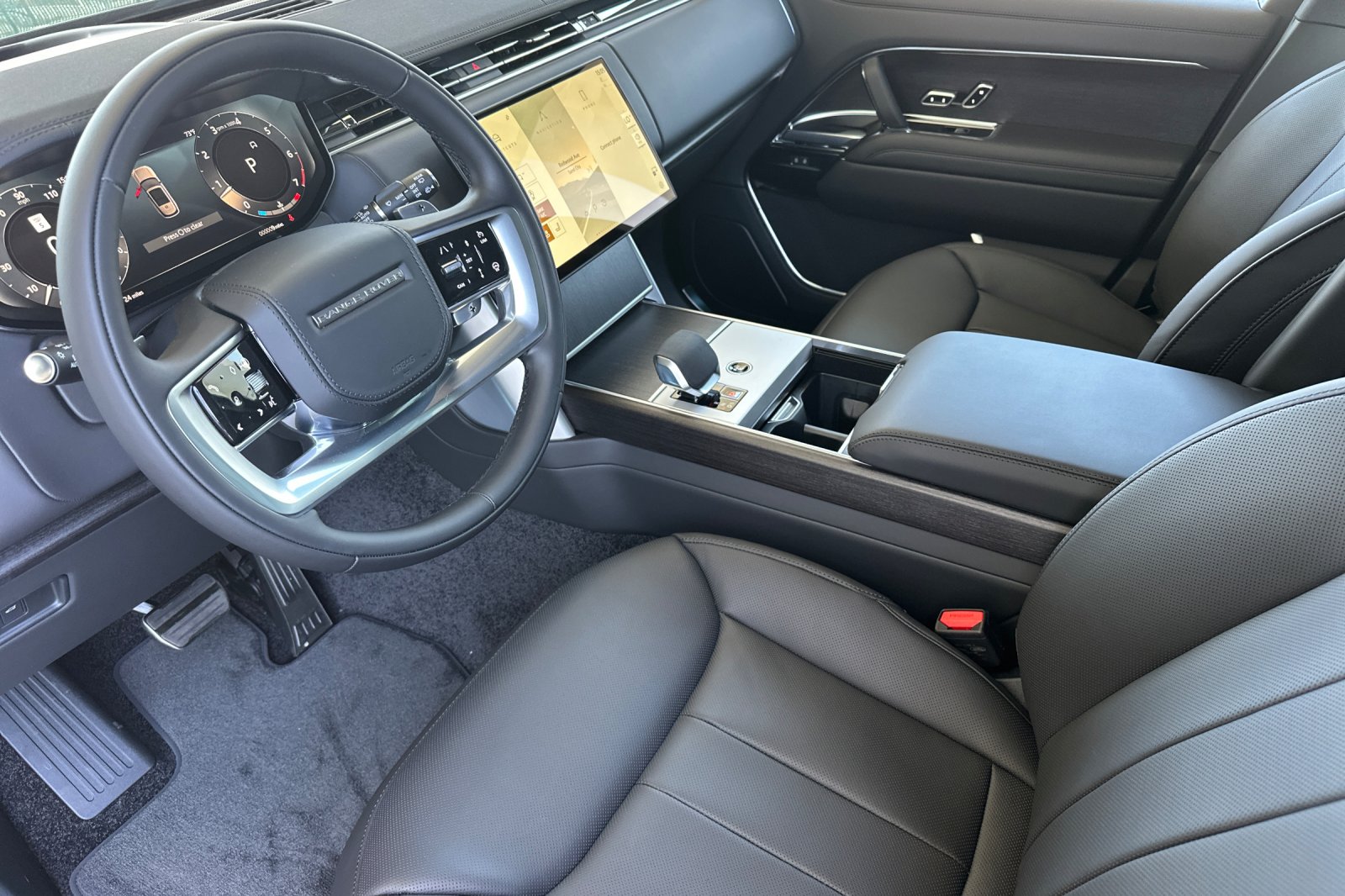 New 2026 Santorini Black Land Rover SE image 10