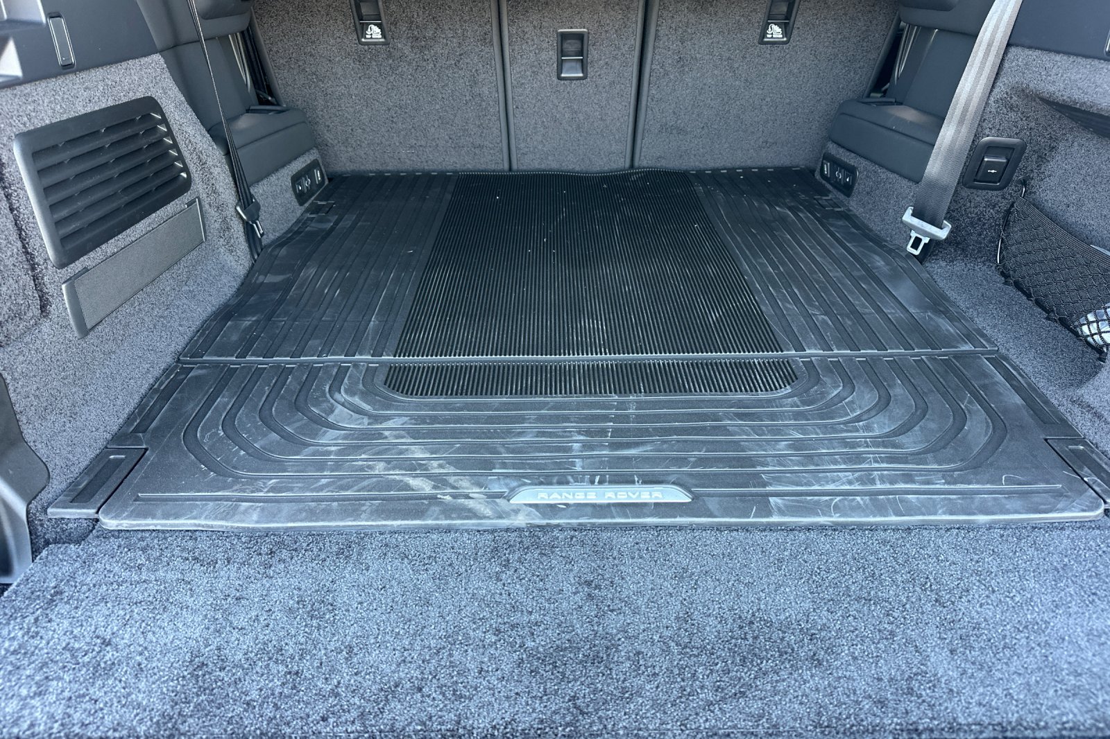 New 2026 Santorini Black Land Rover SE image 15