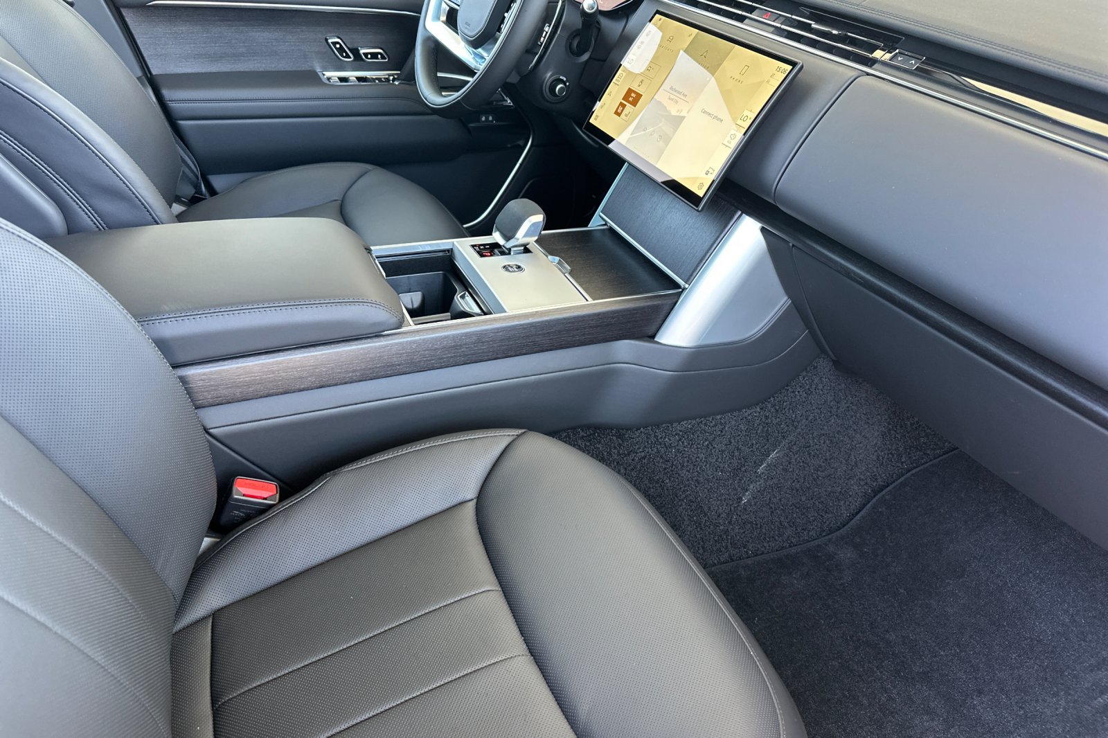 New 2026 Santorini Black Land Rover SE image 16
