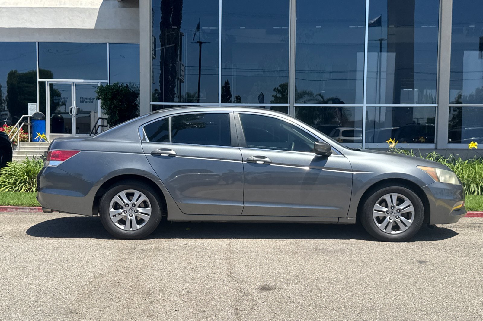 Used 2012 Polished Metal Metallic Honda SE image 4