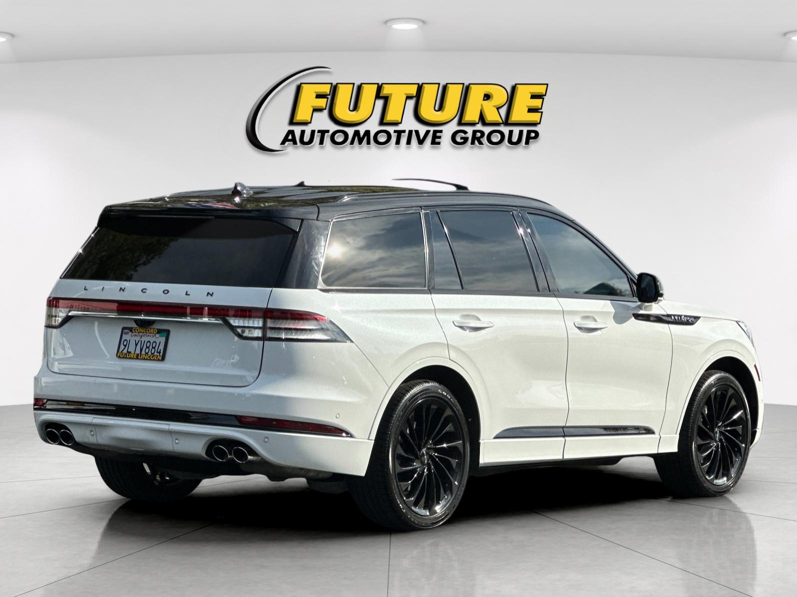 Used 2023 White Lincoln Black Label image 3