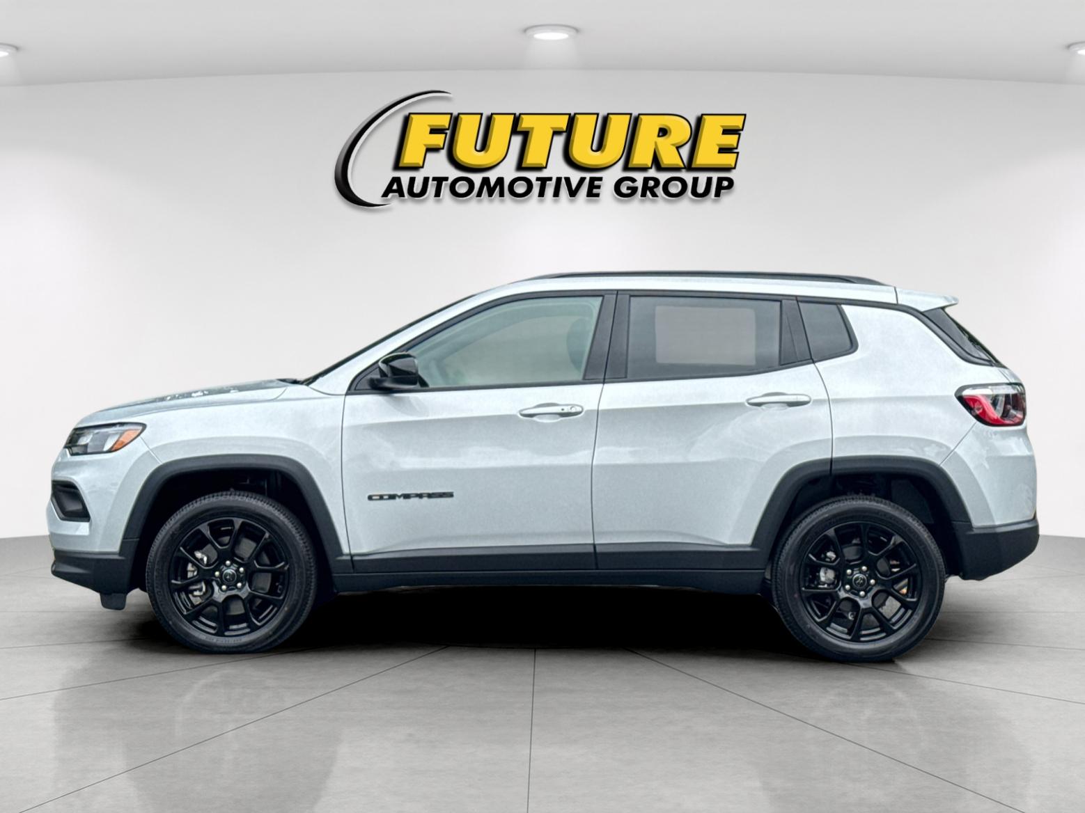 New 2026 Silver Zynith Metallic Clearcoat Jeep Latitude image 6