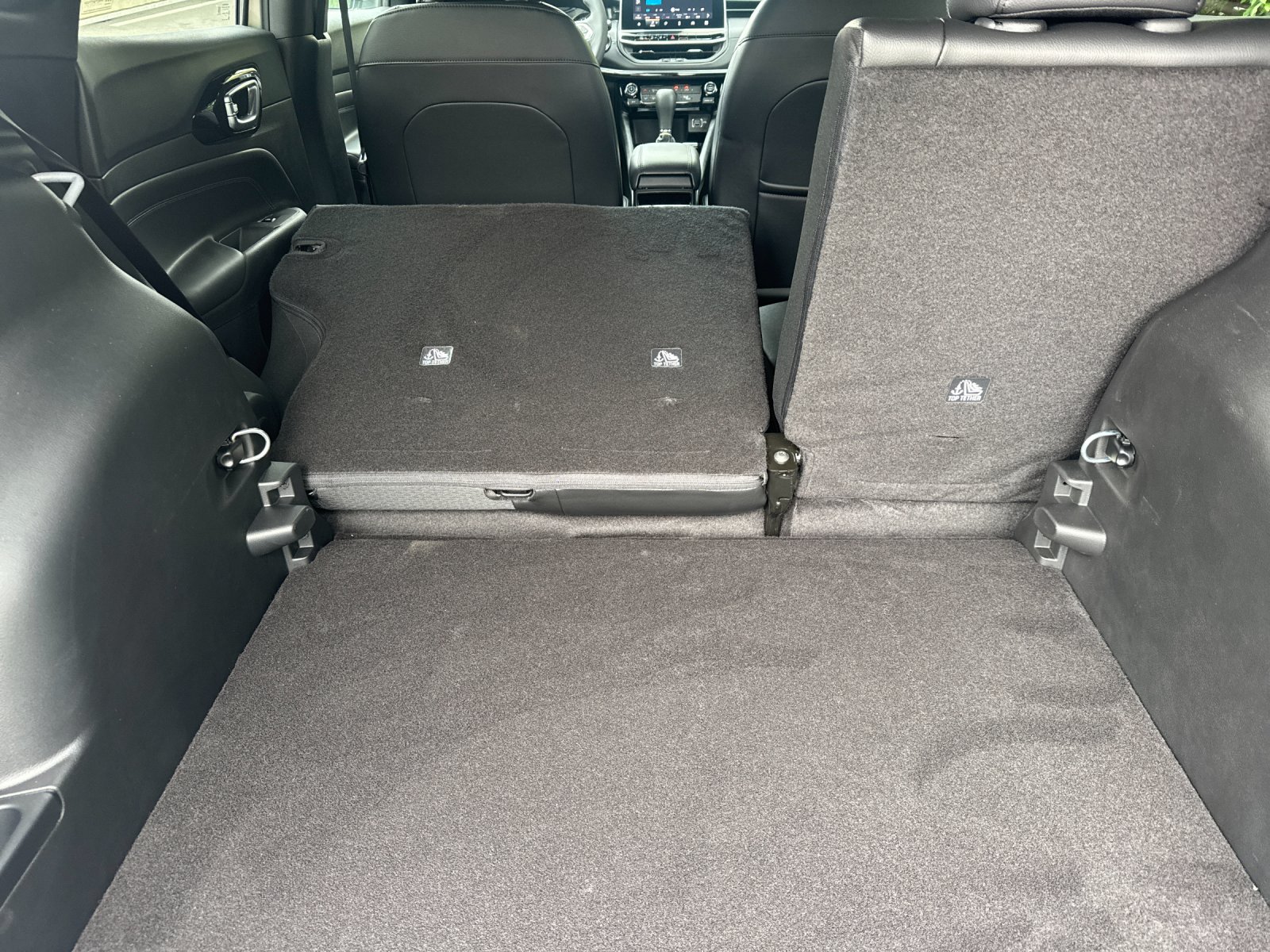 New 2026 Silver Zynith Metallic Clearcoat Jeep Latitude image 14
