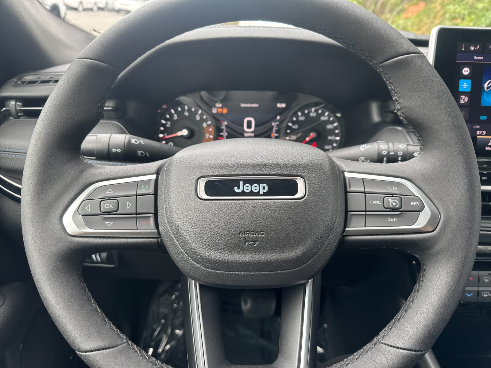 New 2026 Silver Zynith Metallic Clearcoat Jeep Latitude image 22