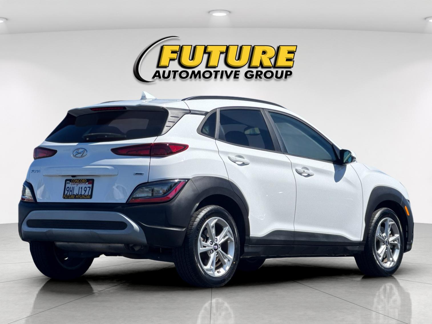 Used 2023 White Hyundai SEL image 3