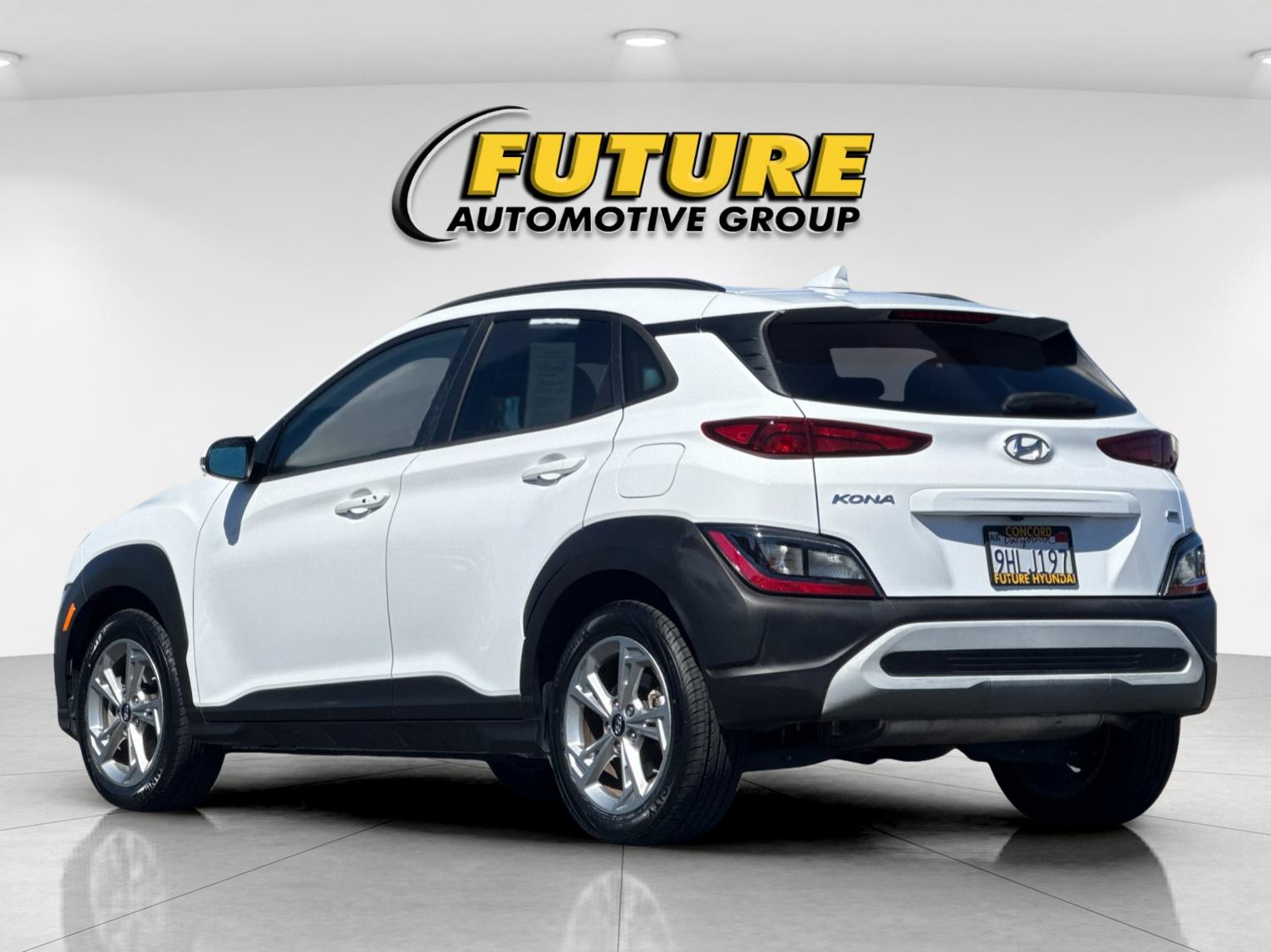 Used 2023 White Hyundai SEL image 5