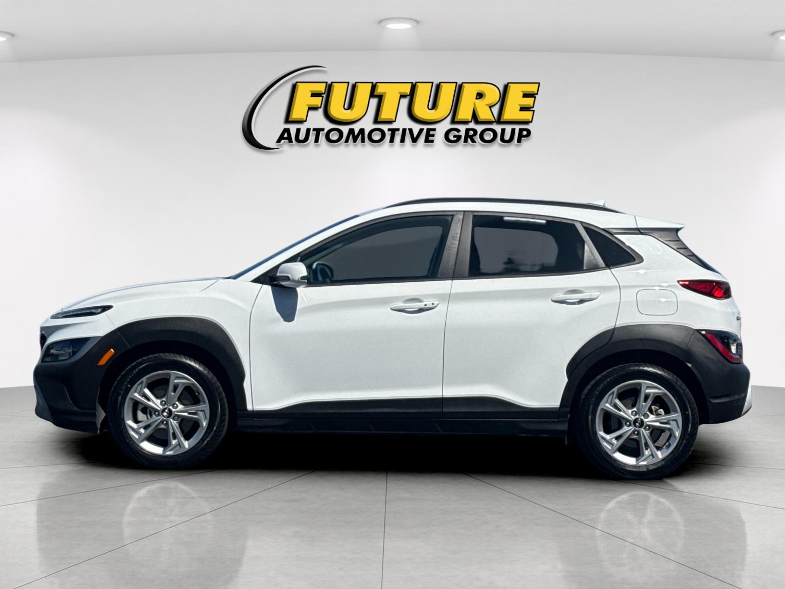 Used 2023 White Hyundai SEL image 6