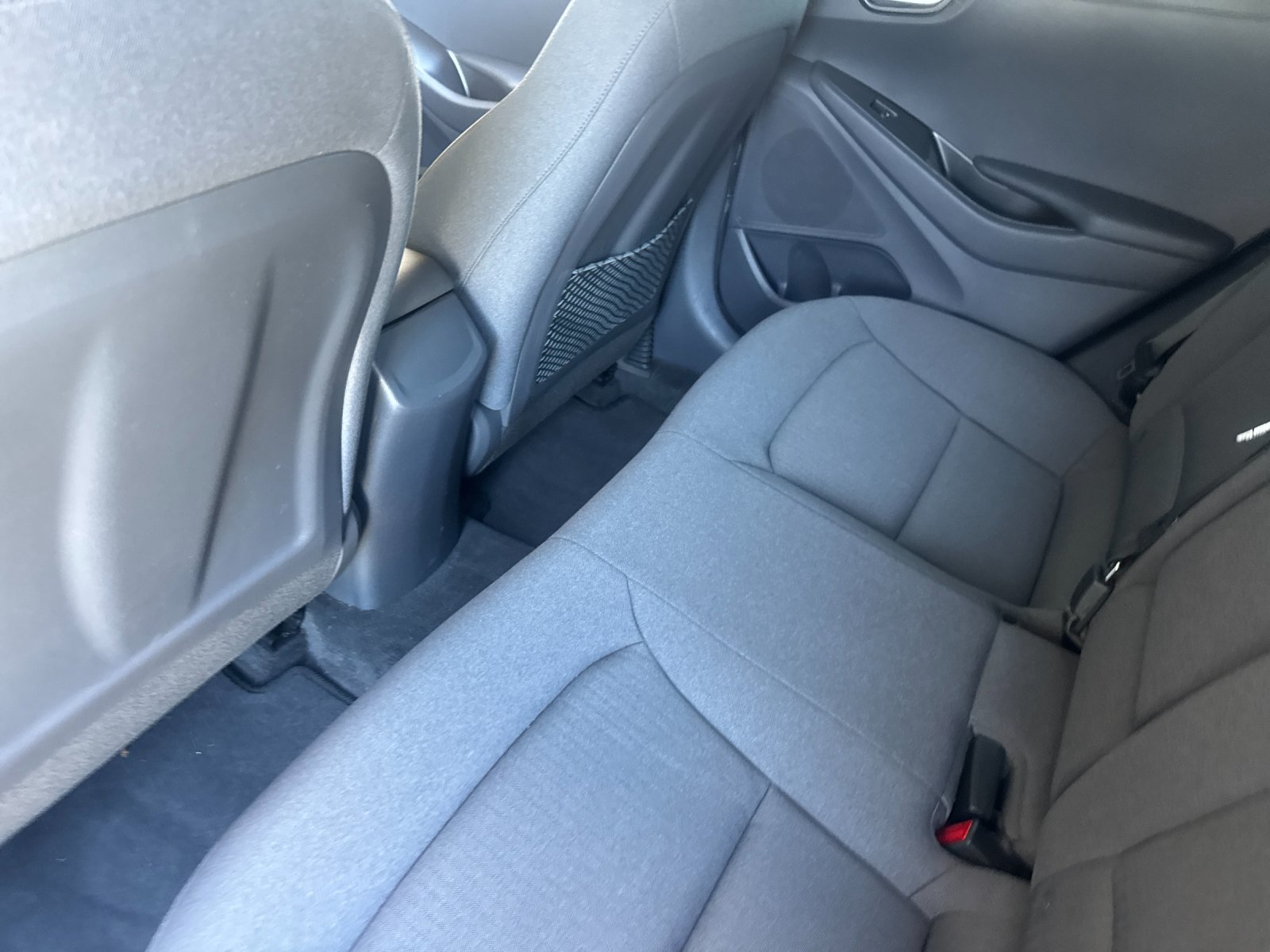 Used 2020 White Hyundai SE image 11
