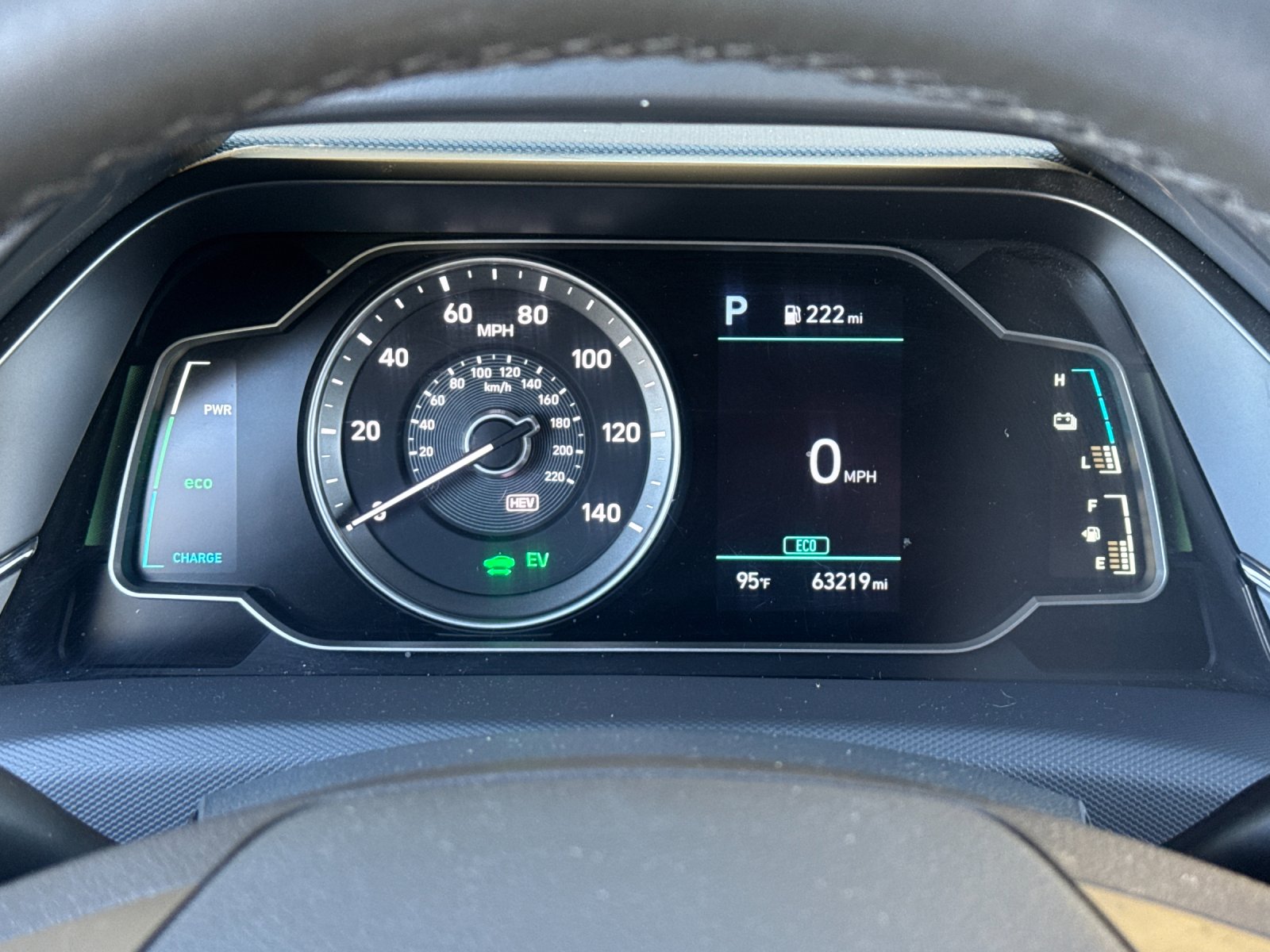Used 2020 White Hyundai SE image 22
