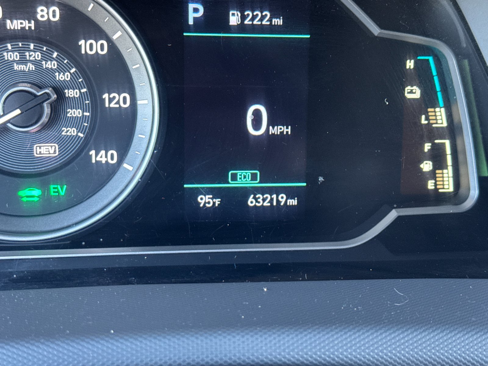 Used 2020 White Hyundai SE image 25