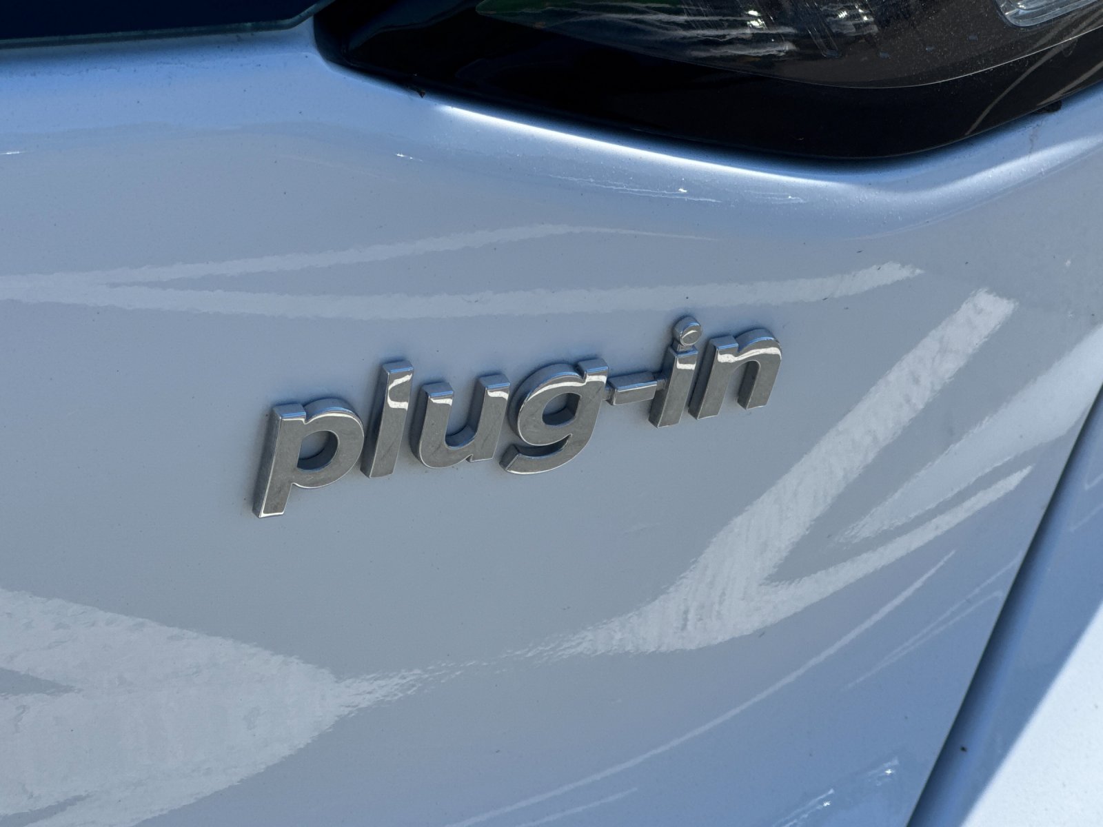 Used 2020 White Hyundai SE image 24