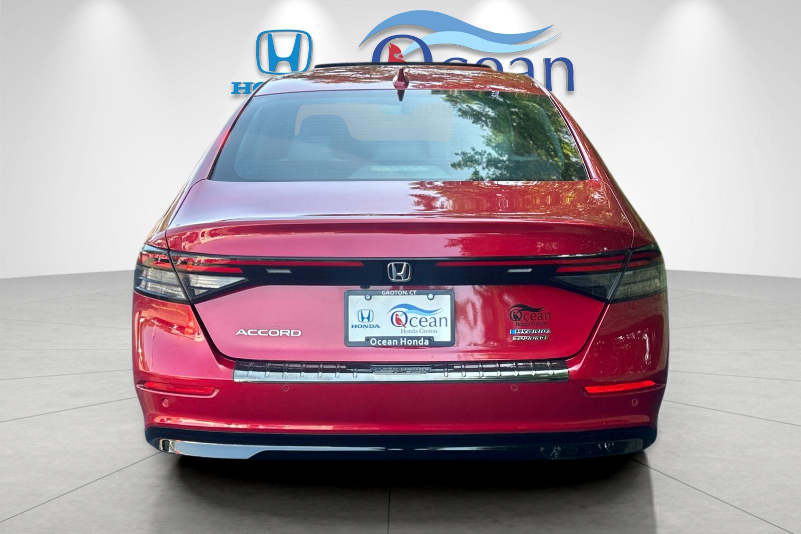 Used 2025 Radiant Red Metallic Honda Touring image 4