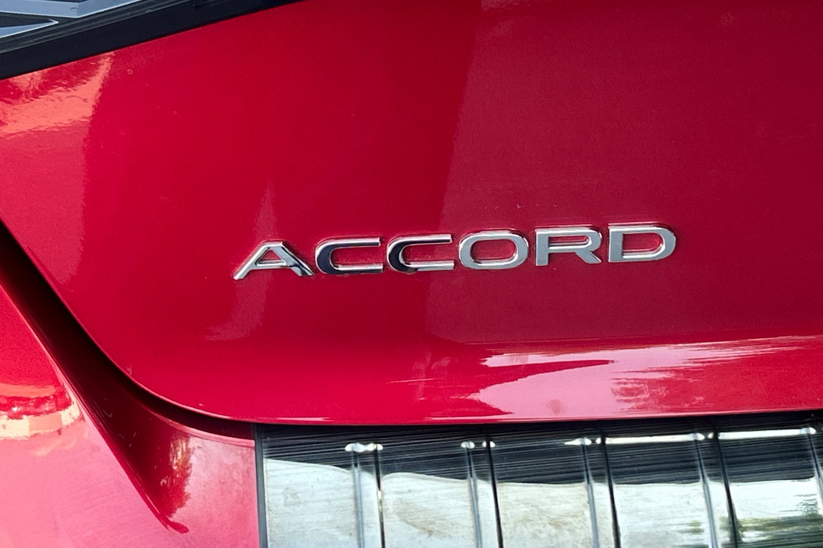 Used 2025 Radiant Red Metallic Honda Touring image 27