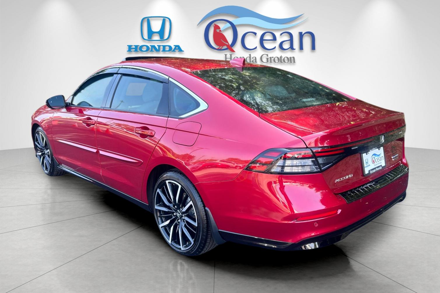 Used 2025 Radiant Red Metallic Honda Touring image 5