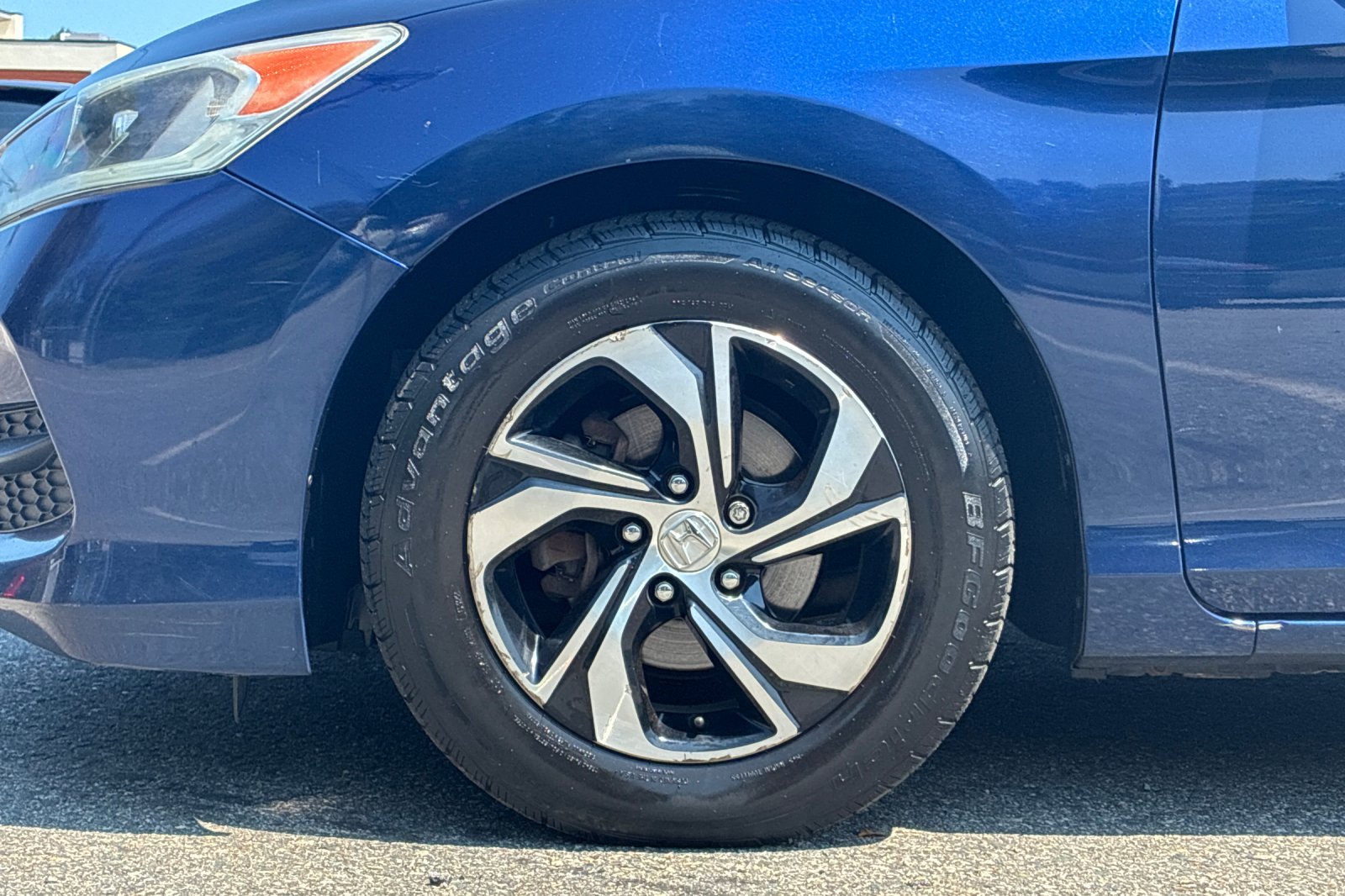Used 2017 Obsidian Blue Pearl Honda LX image 24