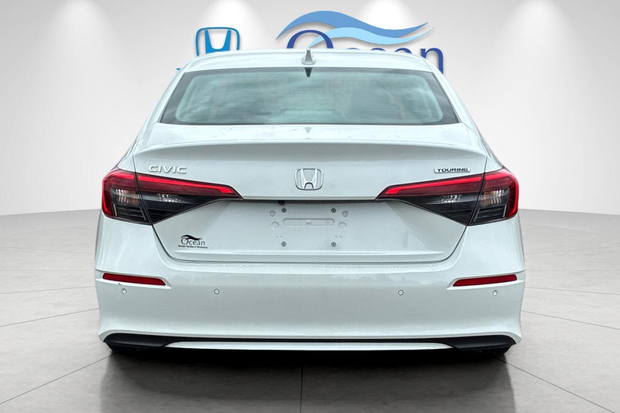 Used 2024 Platinum White Pearl Honda Touring image 4