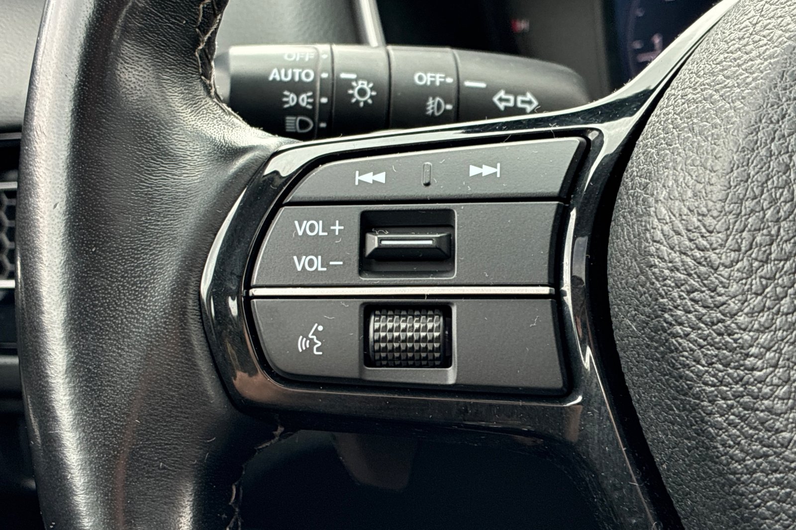 Used 2024 Platinum White Pearl Honda Touring image 33