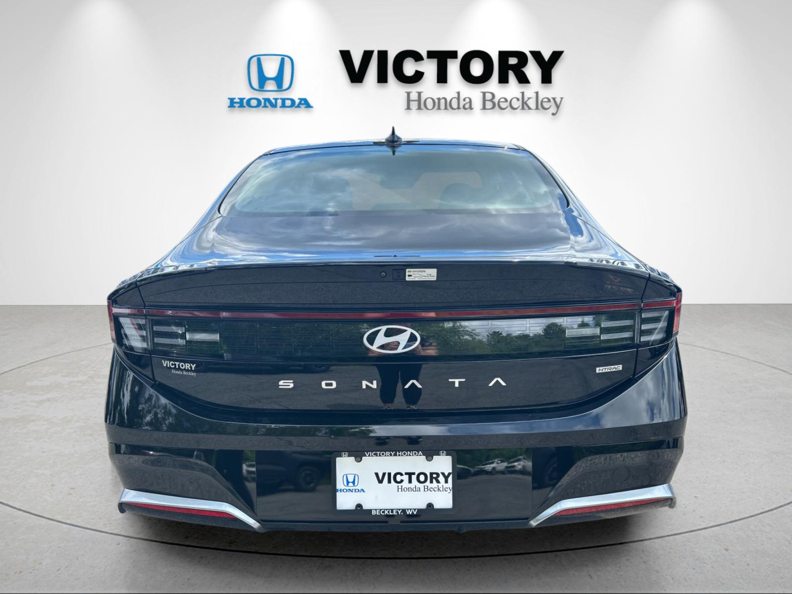 Used 2025 Abyss Black Hyundai SEL image 4