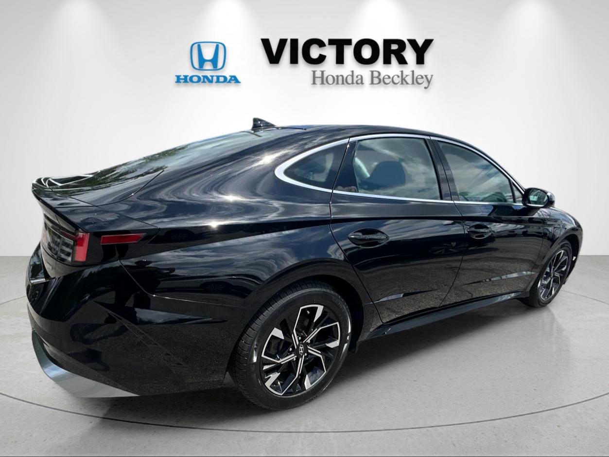 Used 2025 Abyss Black Hyundai SEL image 5