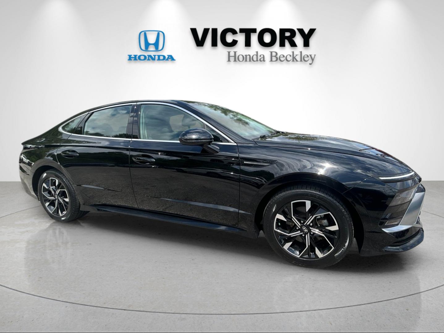 Used 2025 Abyss Black Hyundai SEL image 7