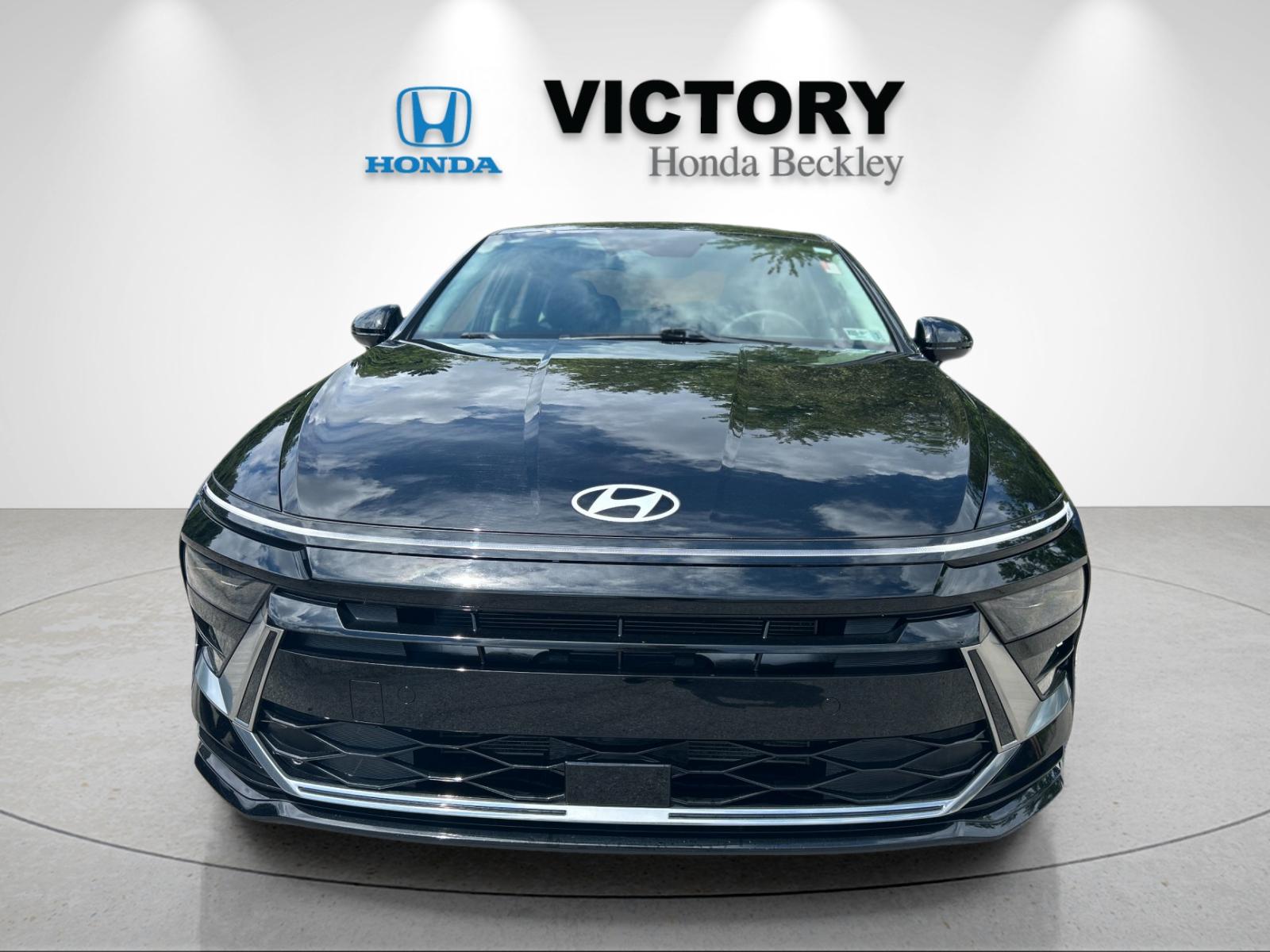 Used 2025 Abyss Black Hyundai SEL image 8
