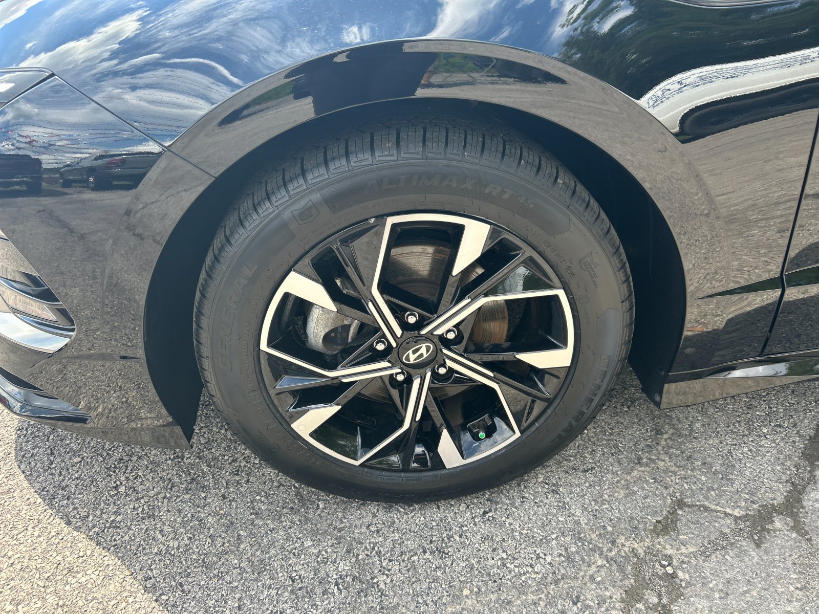 Used 2025 Abyss Black Hyundai SEL image 9