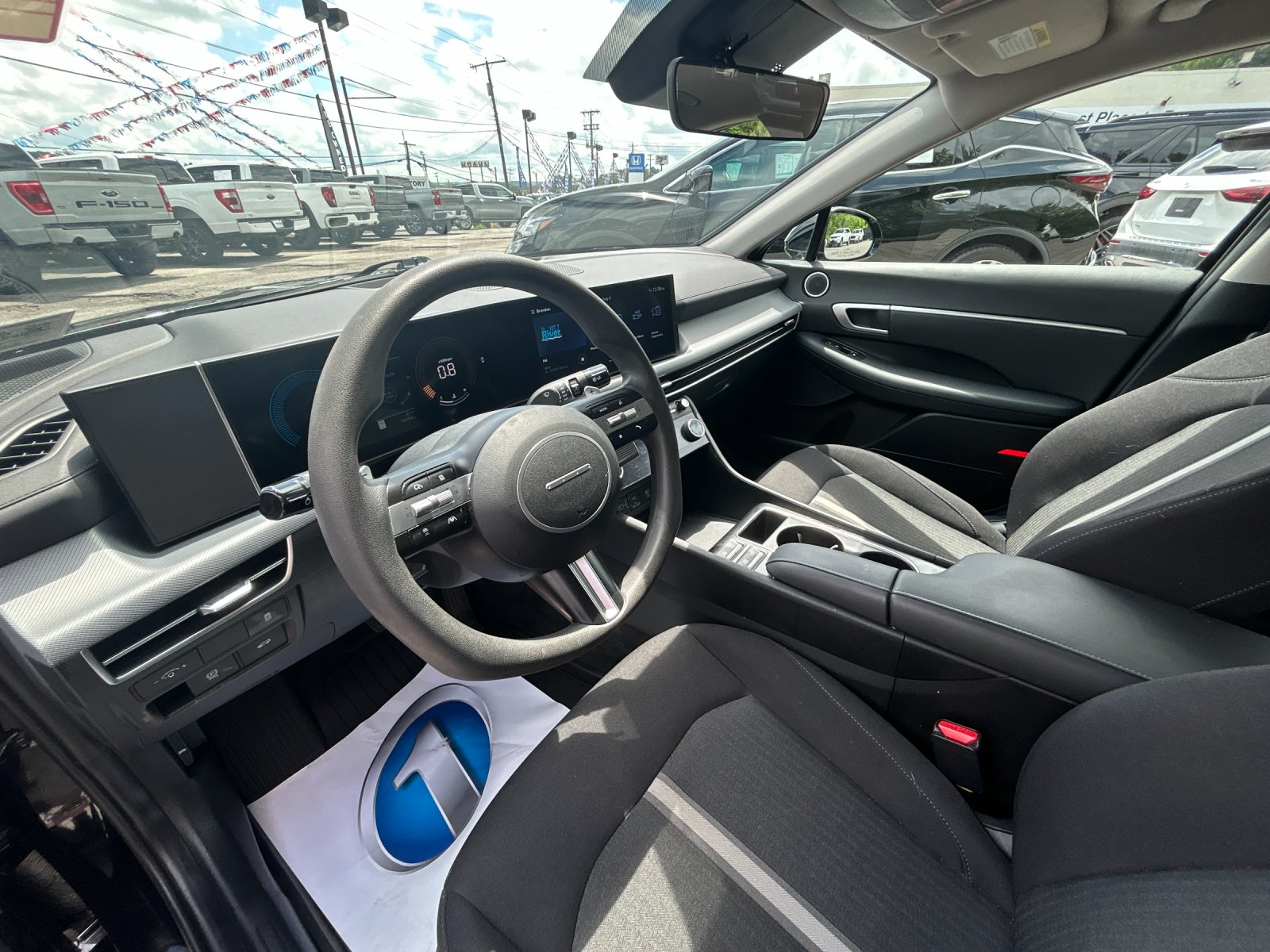 Used 2025 Abyss Black Hyundai SEL image 11