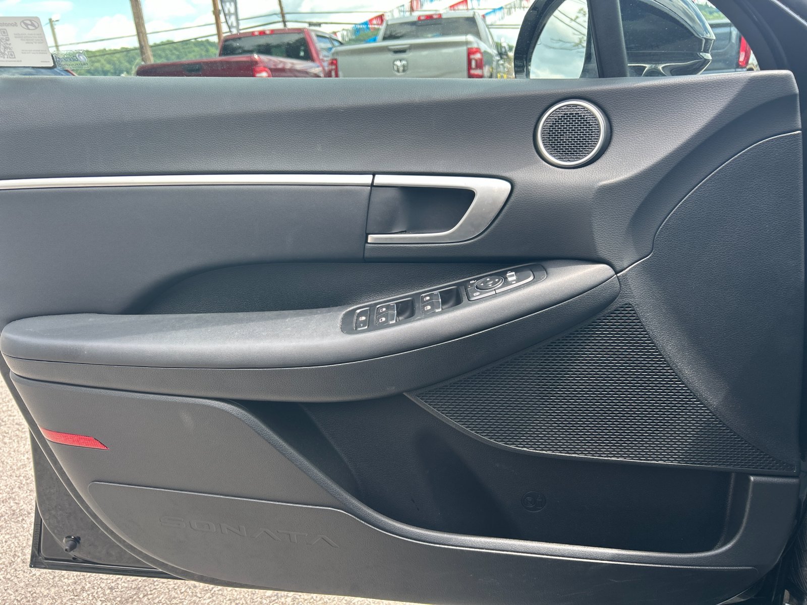 Used 2025 Abyss Black Hyundai SEL image 12