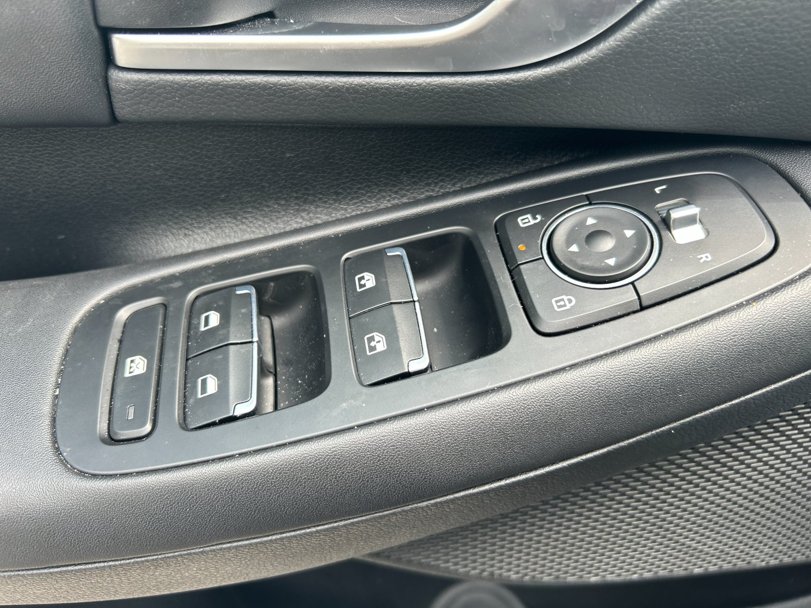 Used 2025 Abyss Black Hyundai SEL image 13