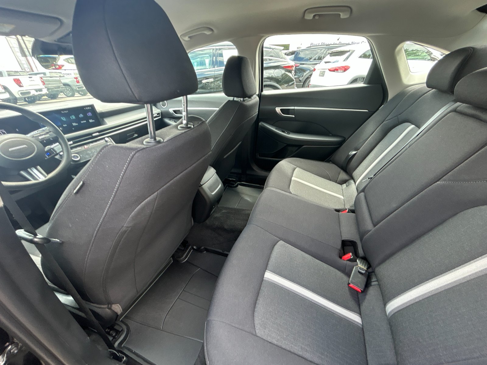 Used 2025 Abyss Black Hyundai SEL image 14