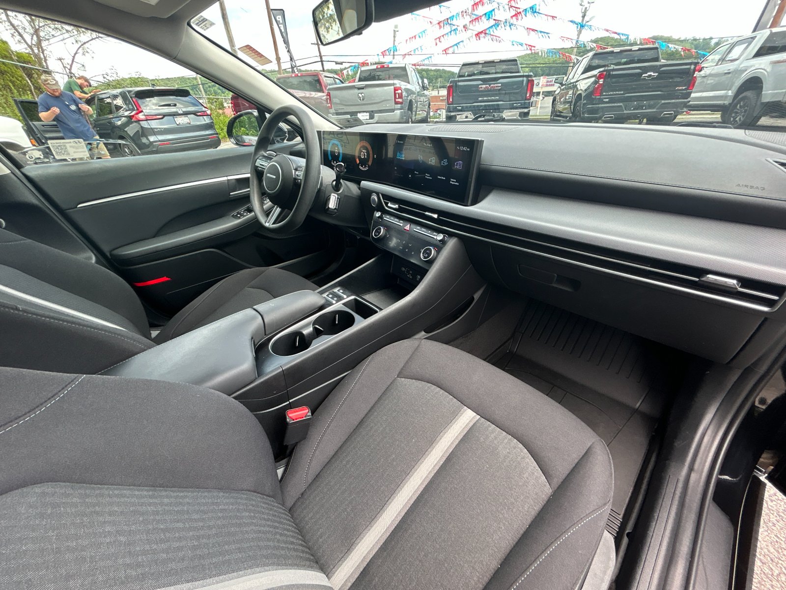 Used 2025 Abyss Black Hyundai SEL image 18