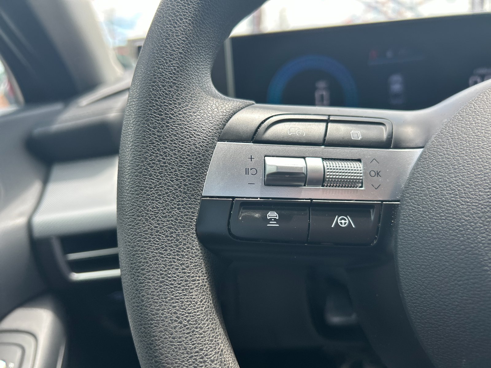 Used 2025 Abyss Black Hyundai SEL image 28