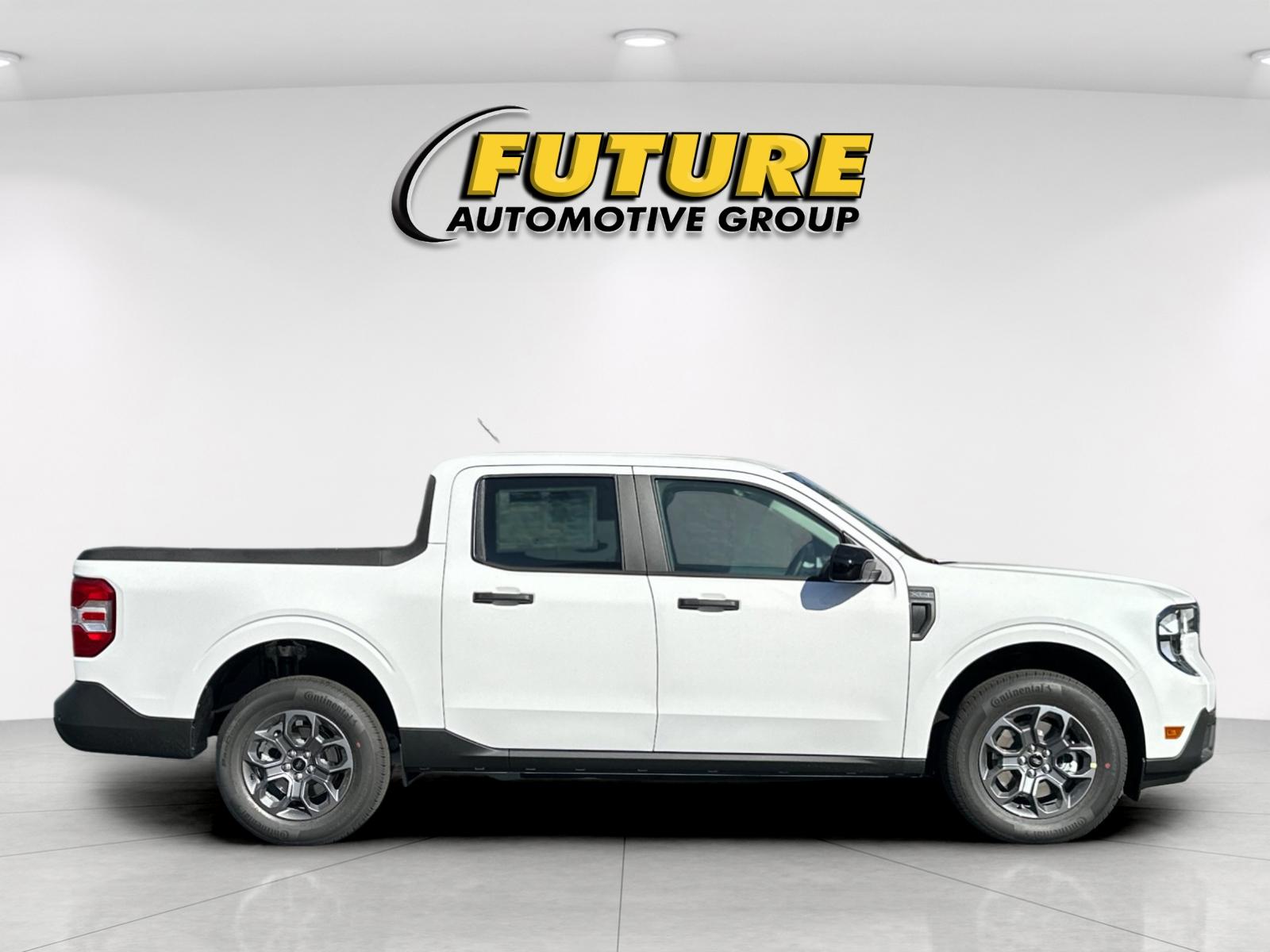 New 2026 Oxford White Ford XLT image 2
