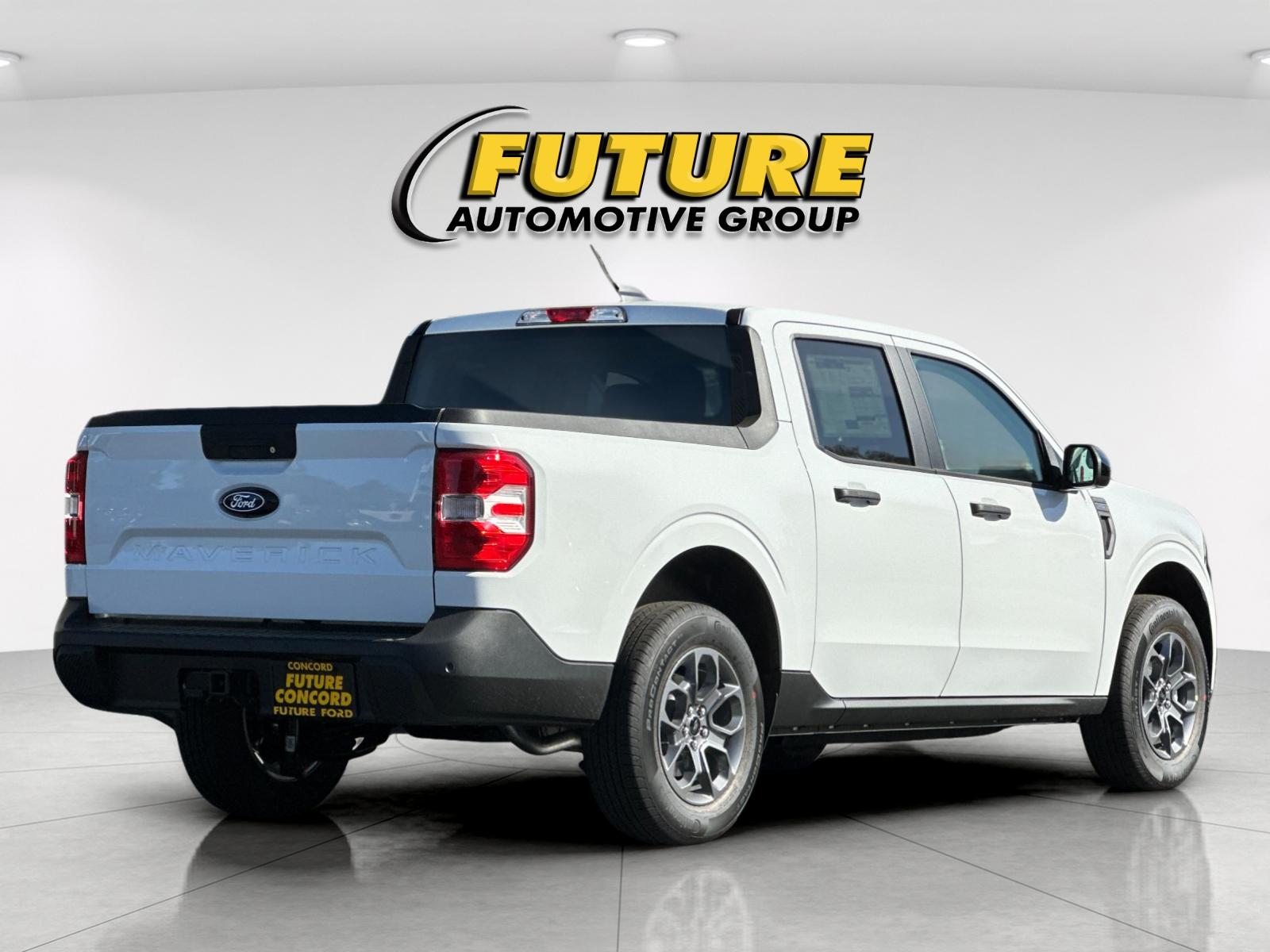 New 2026 Oxford White Ford XLT image 3