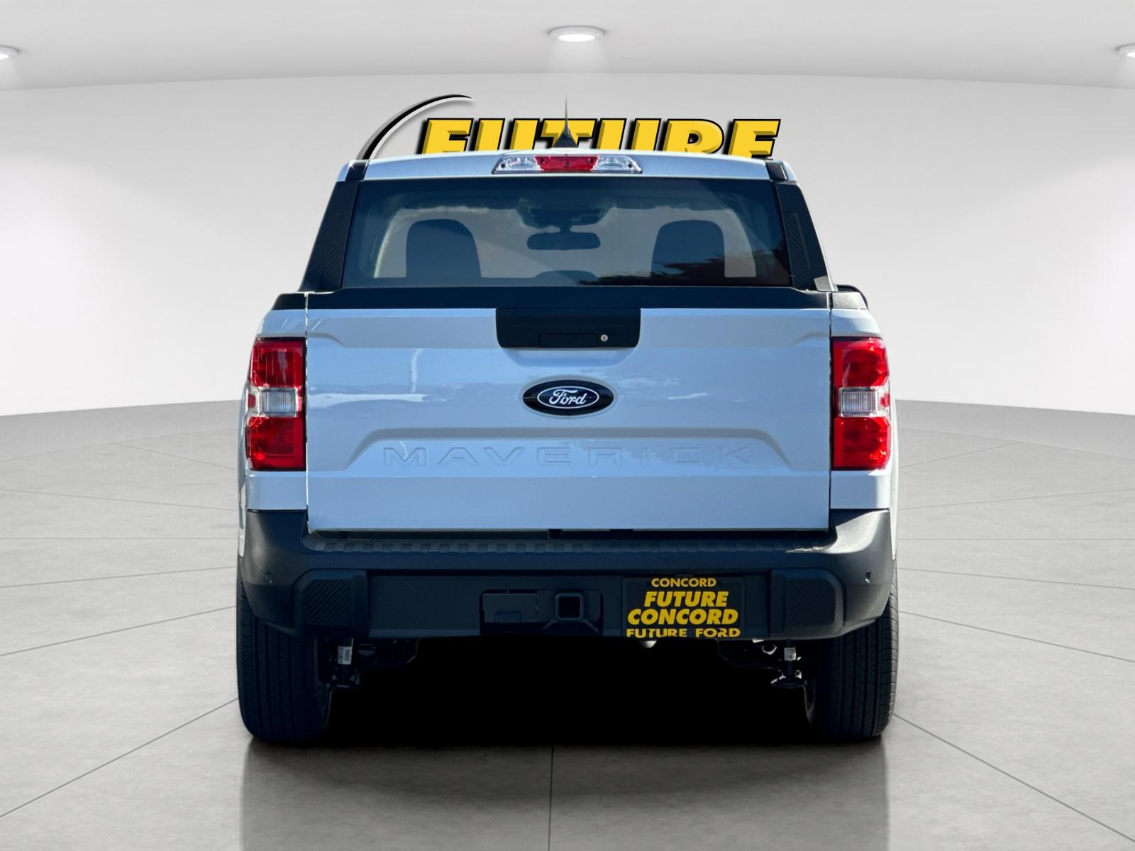 New 2026 Oxford White Ford XLT image 4