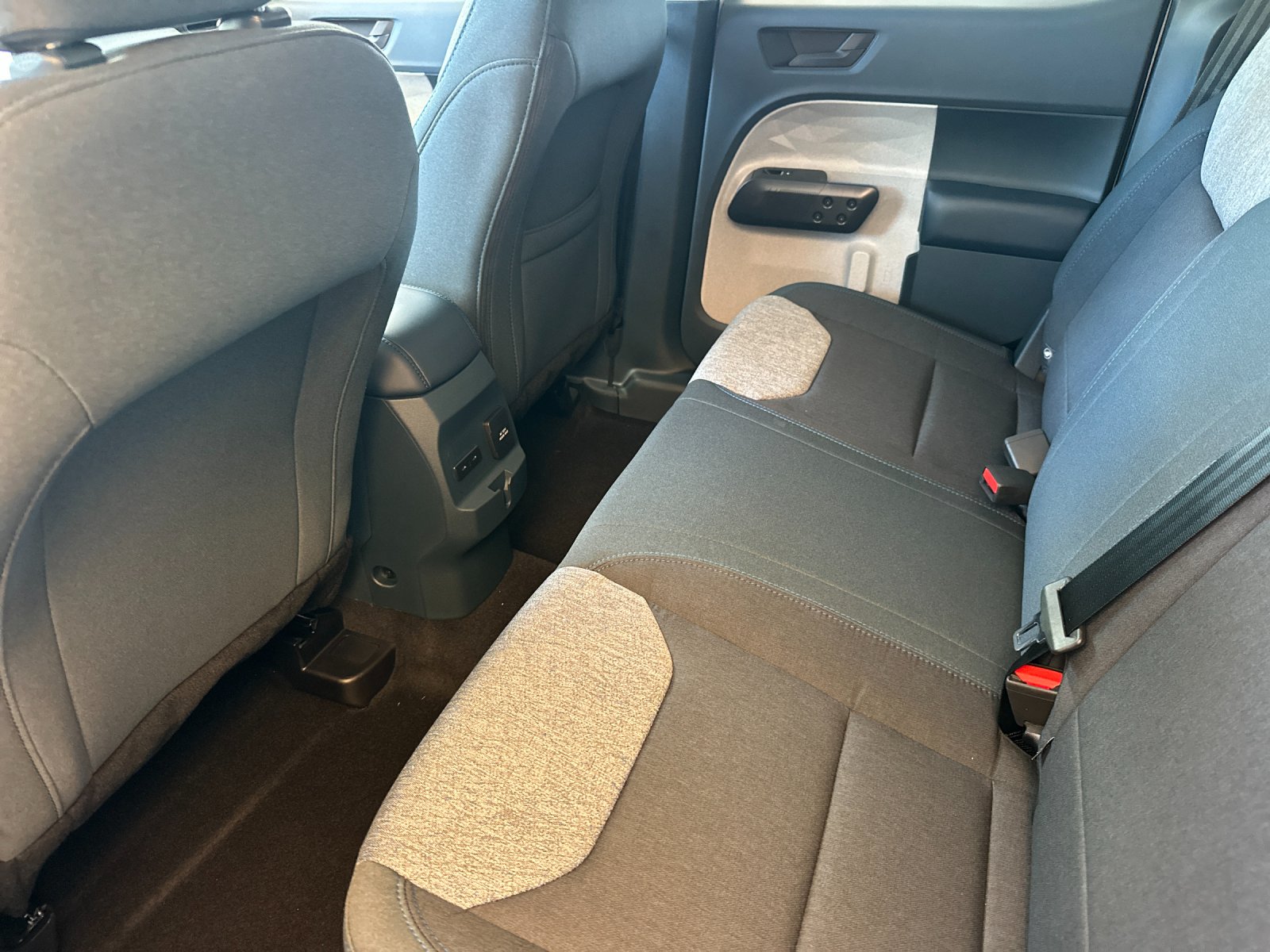 New 2026 Oxford White Ford XLT image 11
