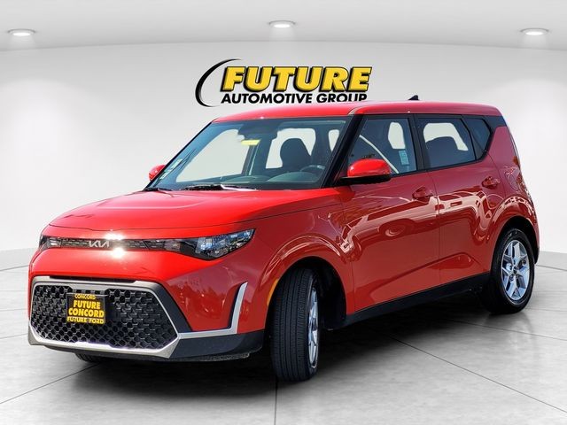 Used 2025 Red Kia LX image 3
