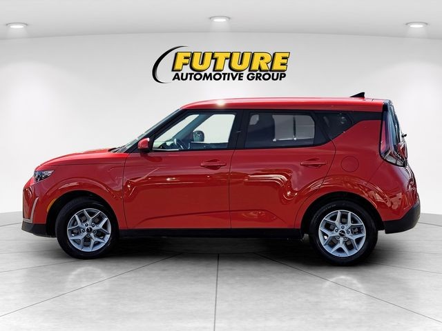 Used 2025 Red Kia LX image 8