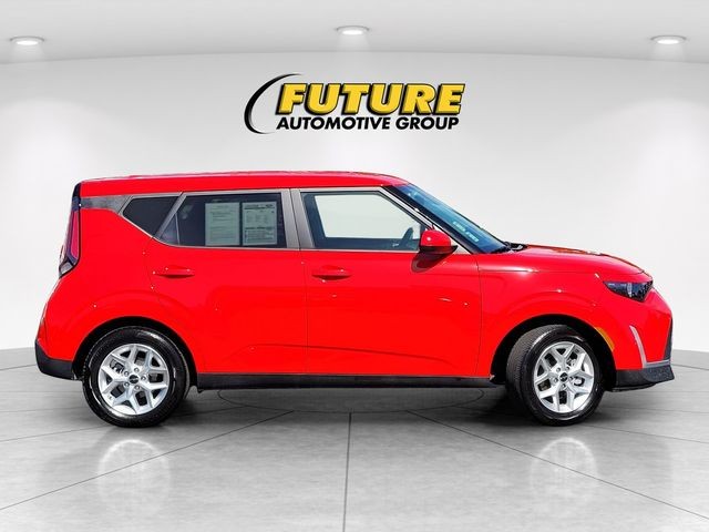 Used 2025 Red Kia LX image 9
