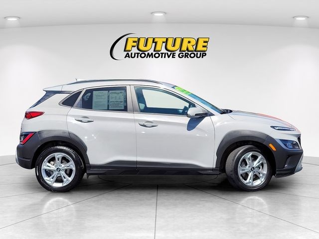 Used 2023 Silver Hyundai SEL image 9