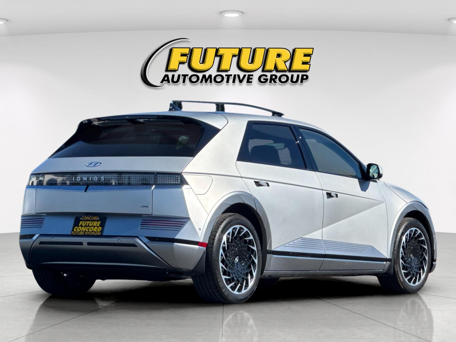 Used 2023 Gold Hyundai Limited image 3